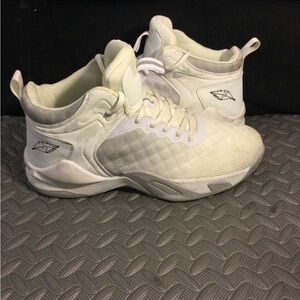 Sport 23 All White Men’s Basketball Sneaker size EU 46